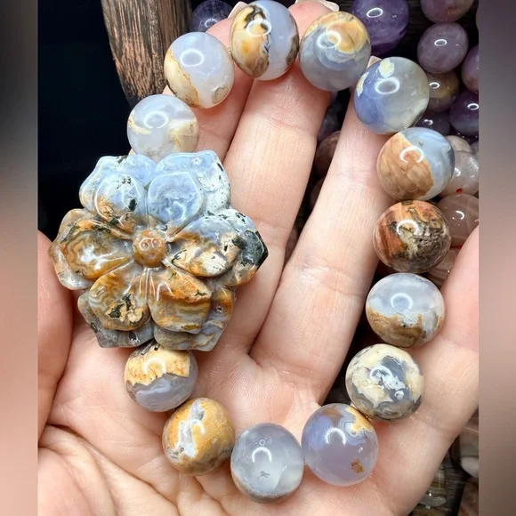 Skin on Chalcedony 12mm with OJ Flower - Picture 1 of 7